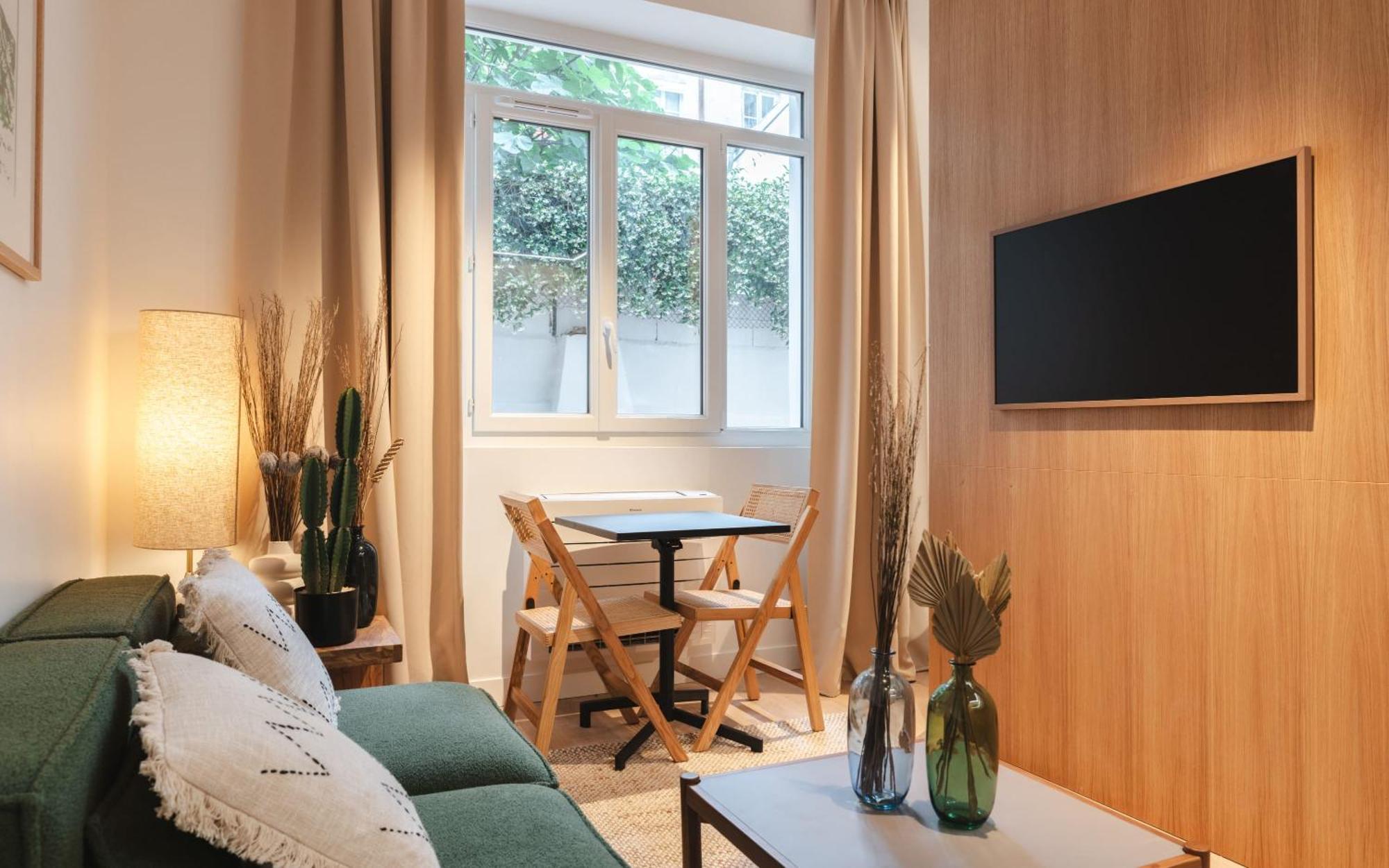 Center Of With Terrace By Prestige Parijs