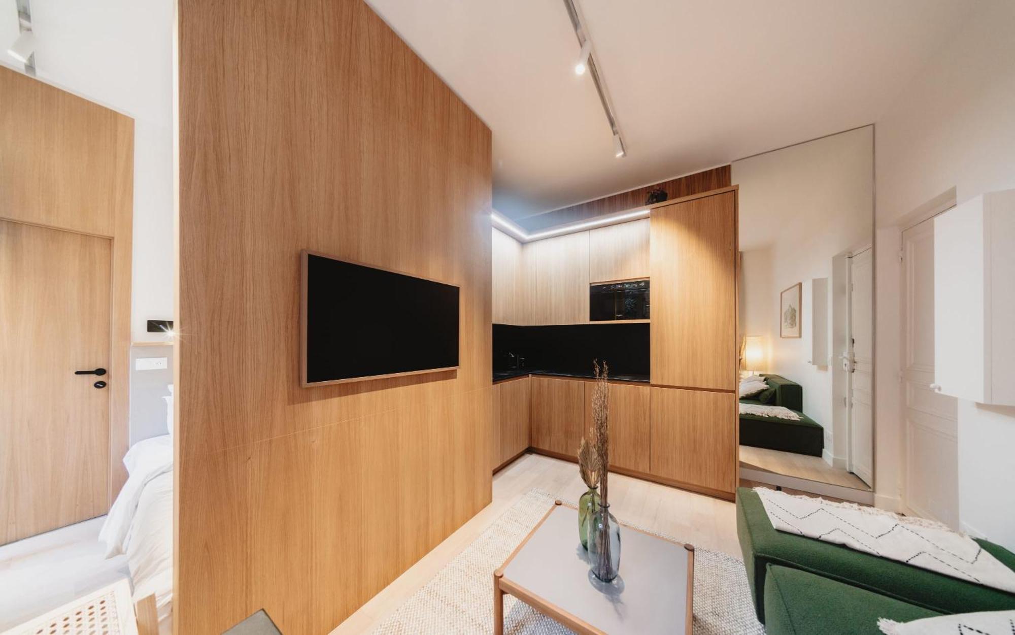 Center Of With Terrace By Prestige Parijs